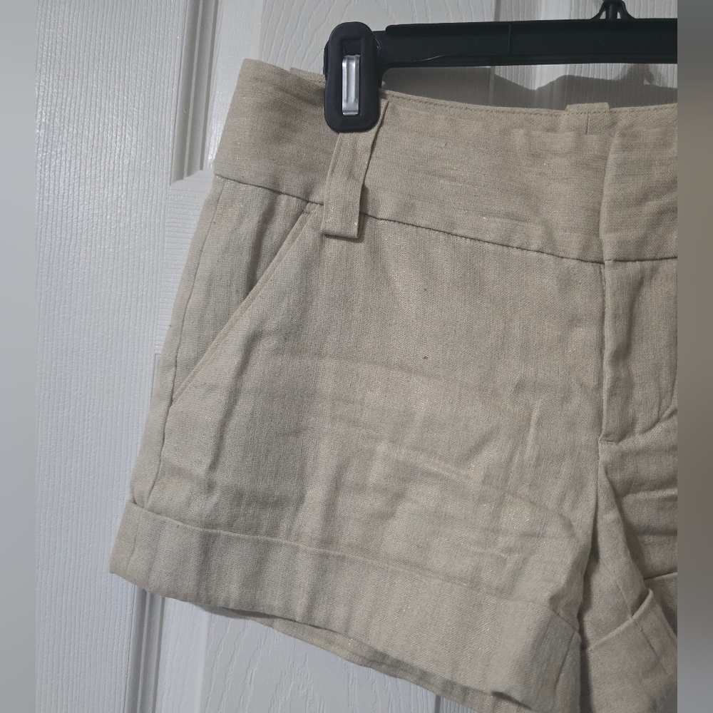 Alice + Olivia Linen Blend Low Rise Cuffed Chino Micro Shorts, Size 2, EUC! - Picture 3 of 13